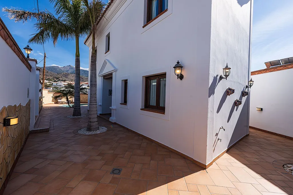 Villa zum Verkauf in Nerja, Strandbereich Burriana