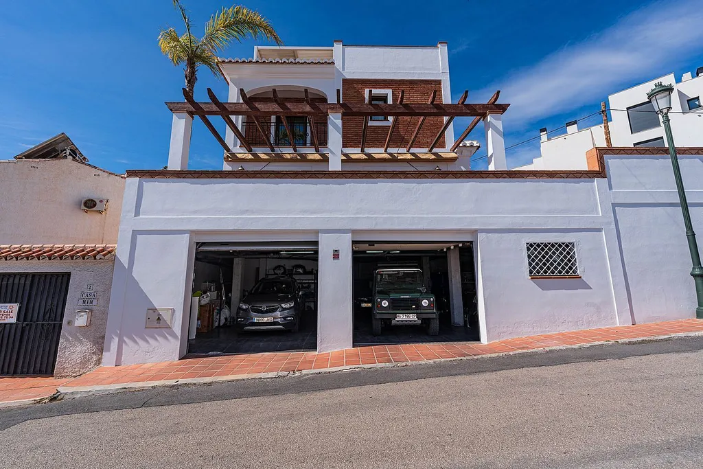 Villa zum Verkauf in Nerja, Strandbereich Burriana