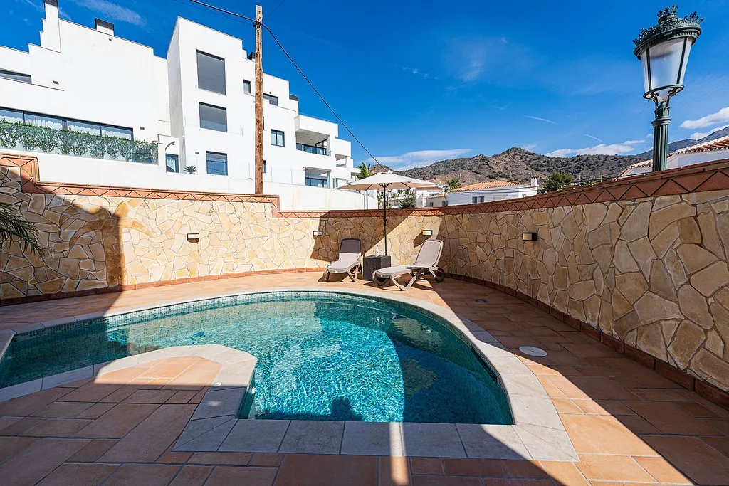 Villa zum Verkauf in Nerja, Strandbereich Burriana