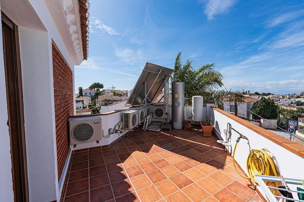 Villa zum Verkauf in Nerja, Strandbereich Burriana