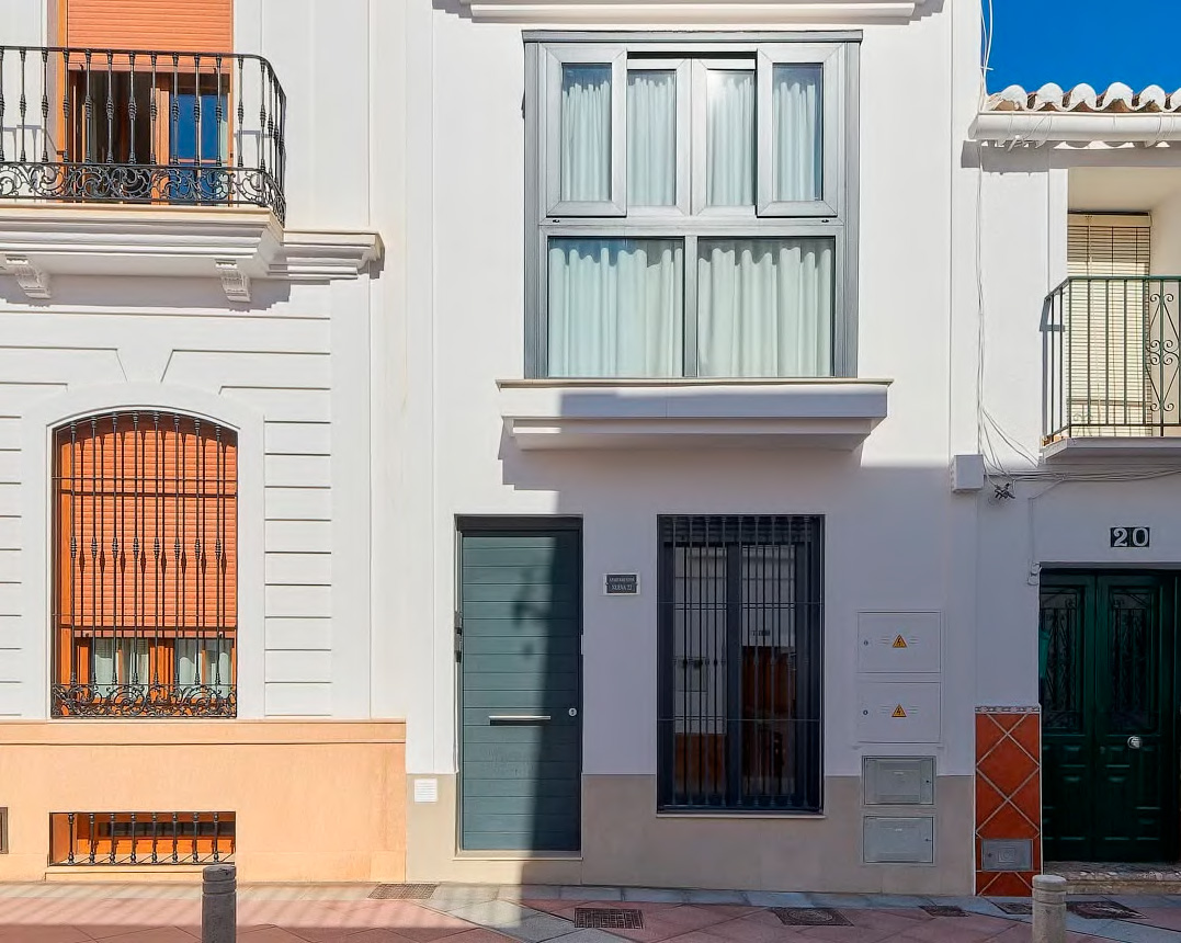 Opportunité d'investissement : deux appartements séparés à vendre au coeur de Nerja