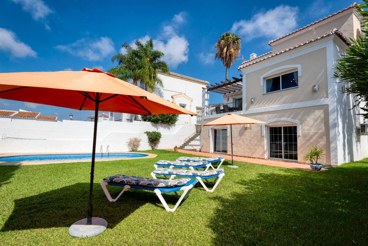 Detached villa with private pool for sale in Nerja (Capistrano area)