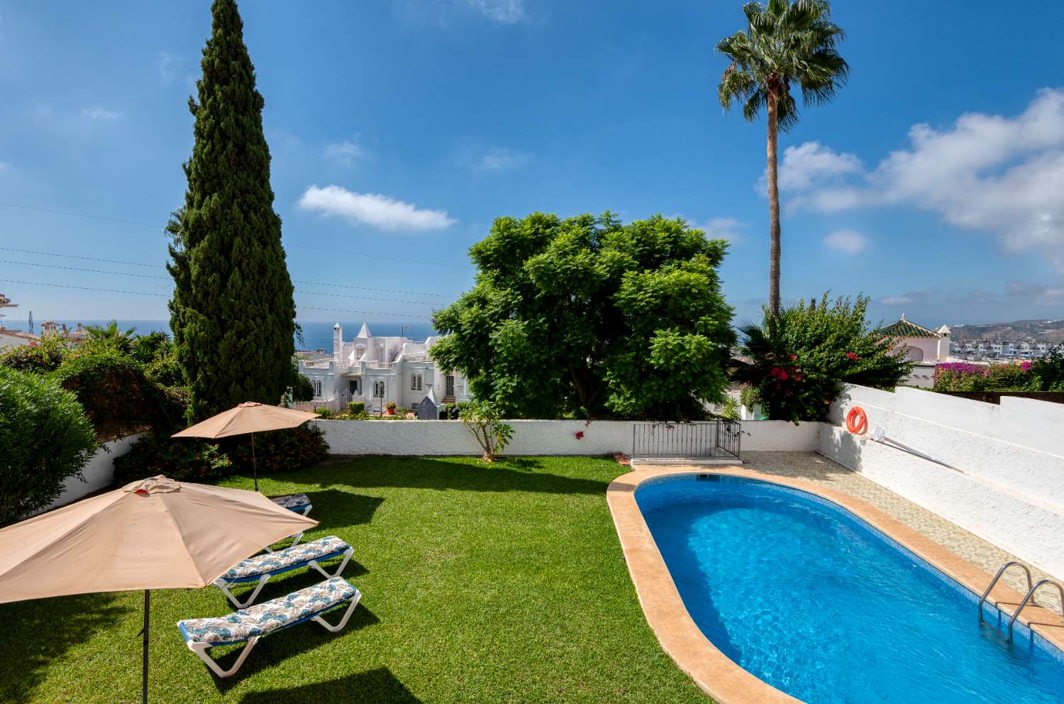 Freistehende Villa mit privatem Pool zum Verkauf in Nerja (Gegend um Capistrano)