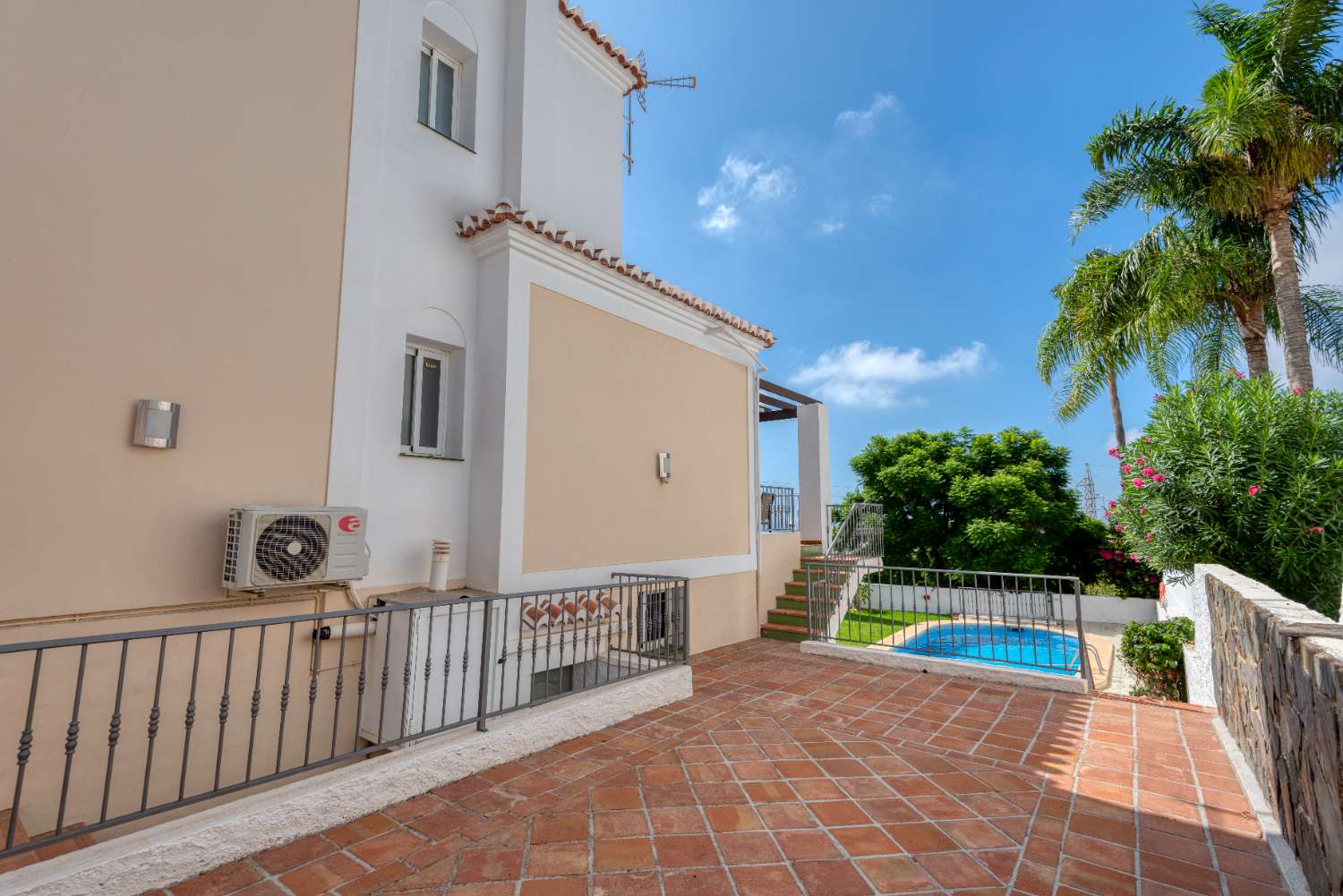 Villa individuelle avec piscine privée à vendre à Nerja (région de Capistrano)