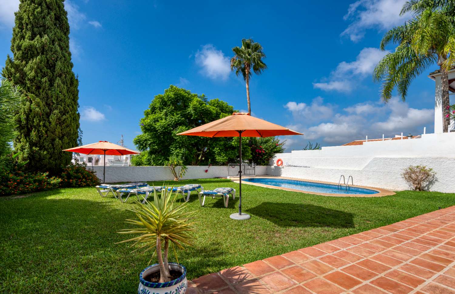 Freistehende Villa mit privatem Pool zum Verkauf in Nerja (Gegend um Capistrano)