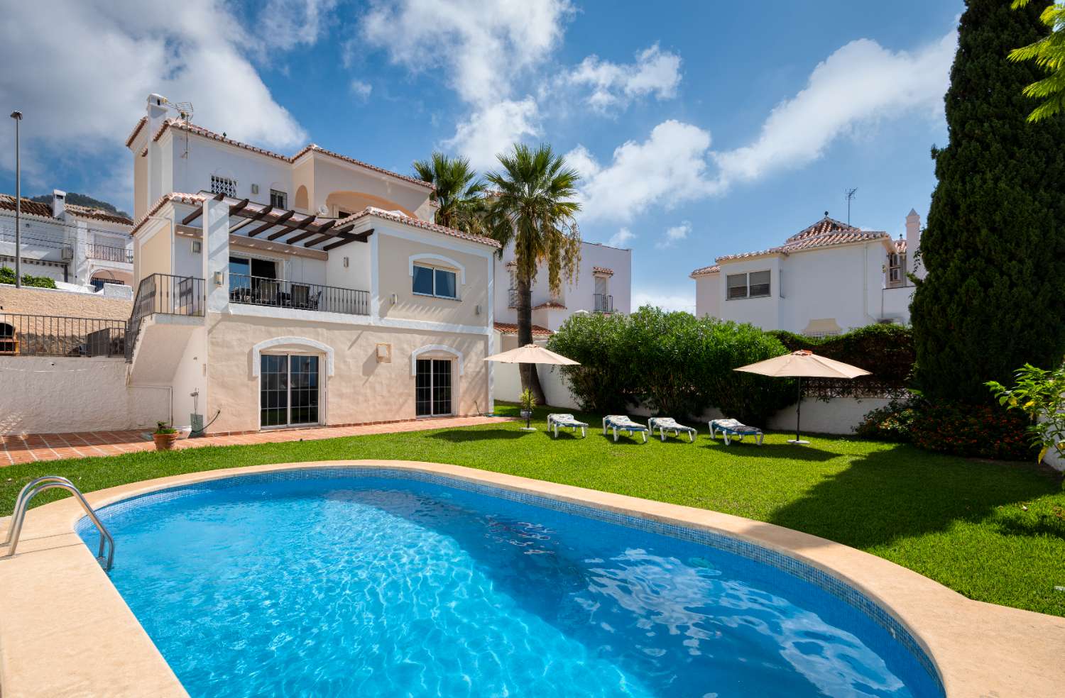 Detached villa with private pool for sale in Nerja (Capistrano area)