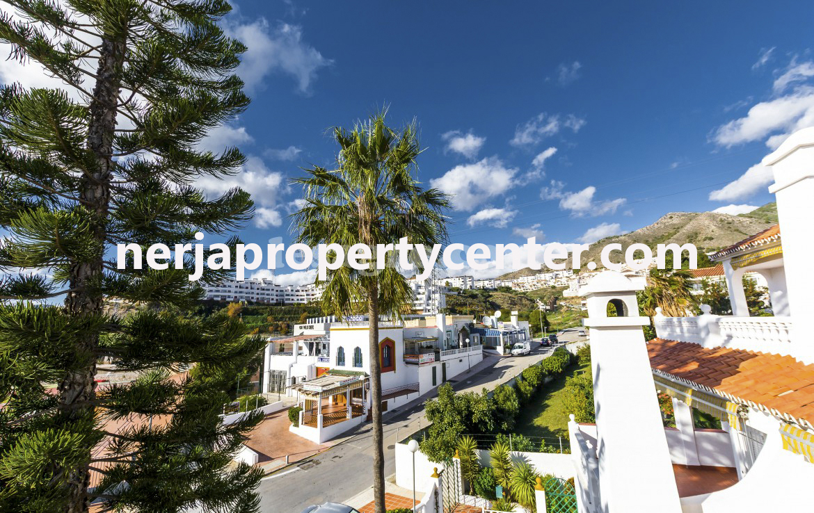 Apartamento dúplex en venta en La Rosas, Nerja