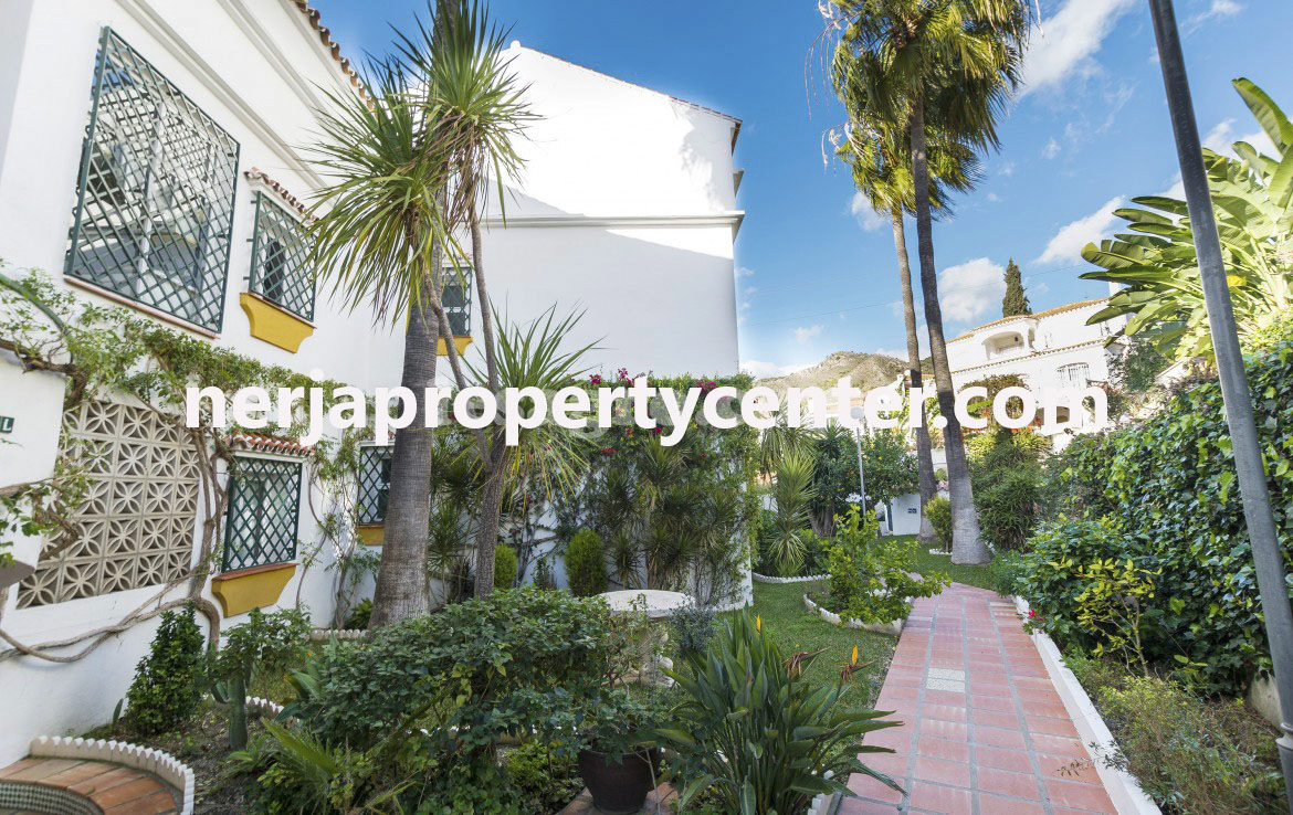 Apartamento dúplex en venta en La Rosas, Nerja