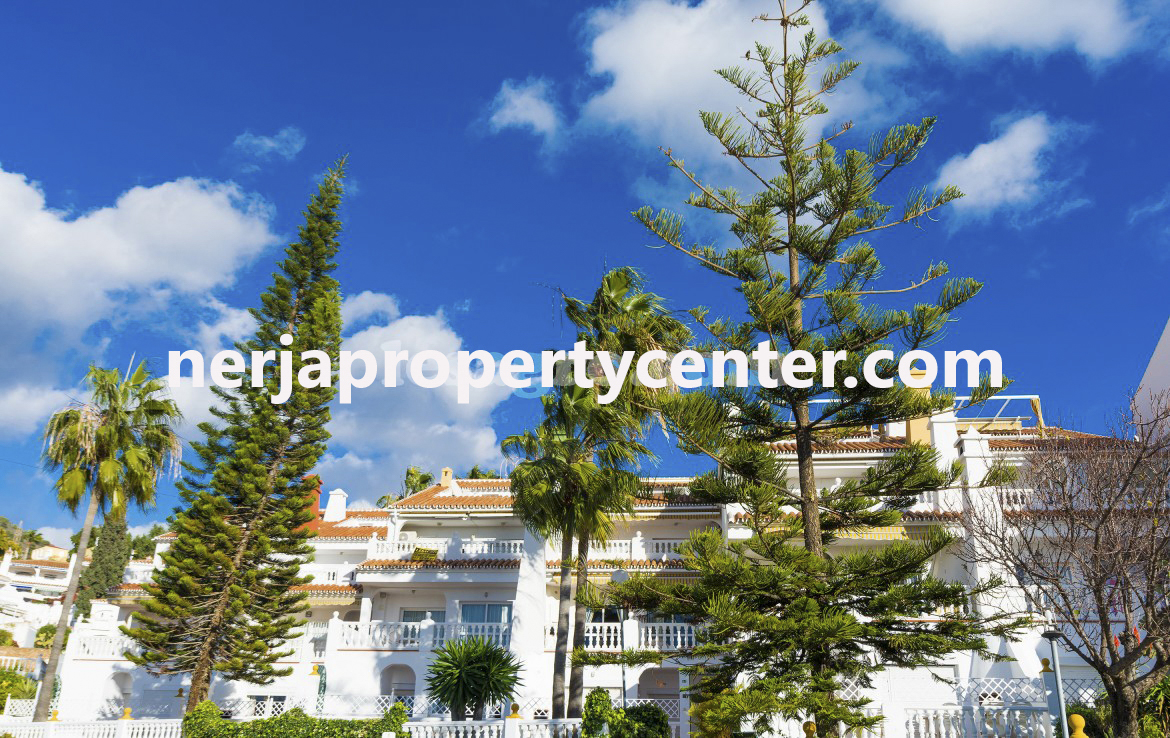 Apartamento dúplex en venta en La Rosas, Nerja