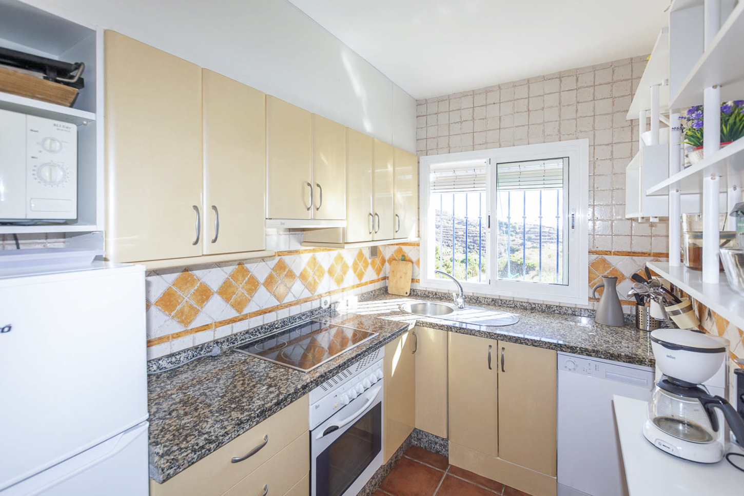 Charming 4-Bed Terraced House with Pool & Sea Views on Tamango Hill