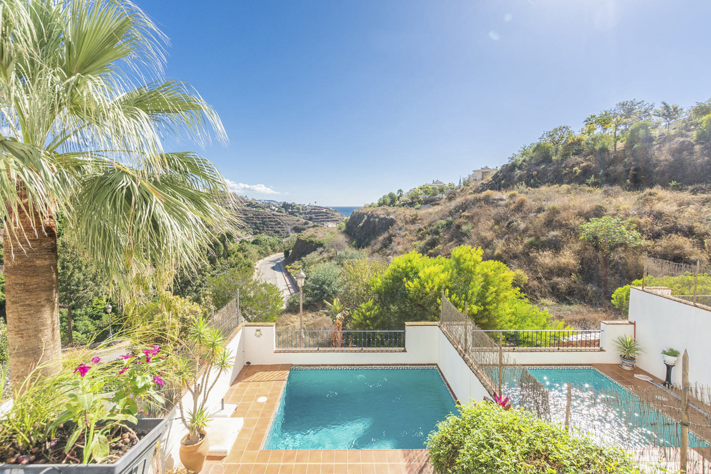 Charming 4-Bed Terraced House with Pool & Sea Views on Tamango Hill