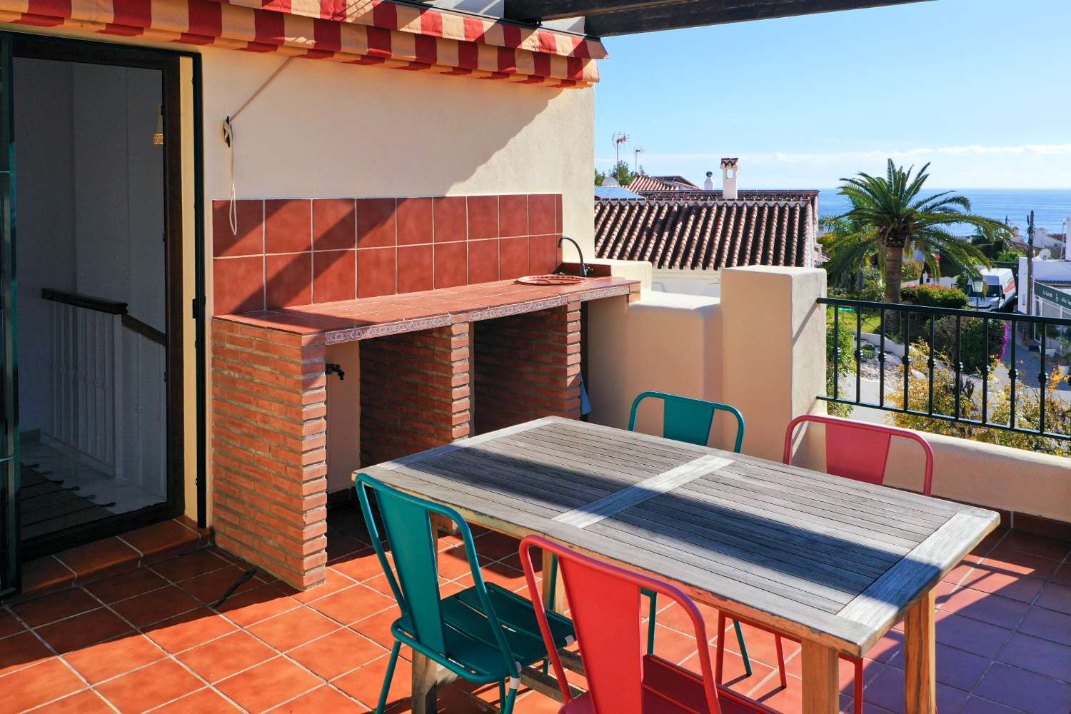 Charming Townhouse with Communal Pool, Walking Distance to Burriana Beach in Nerja