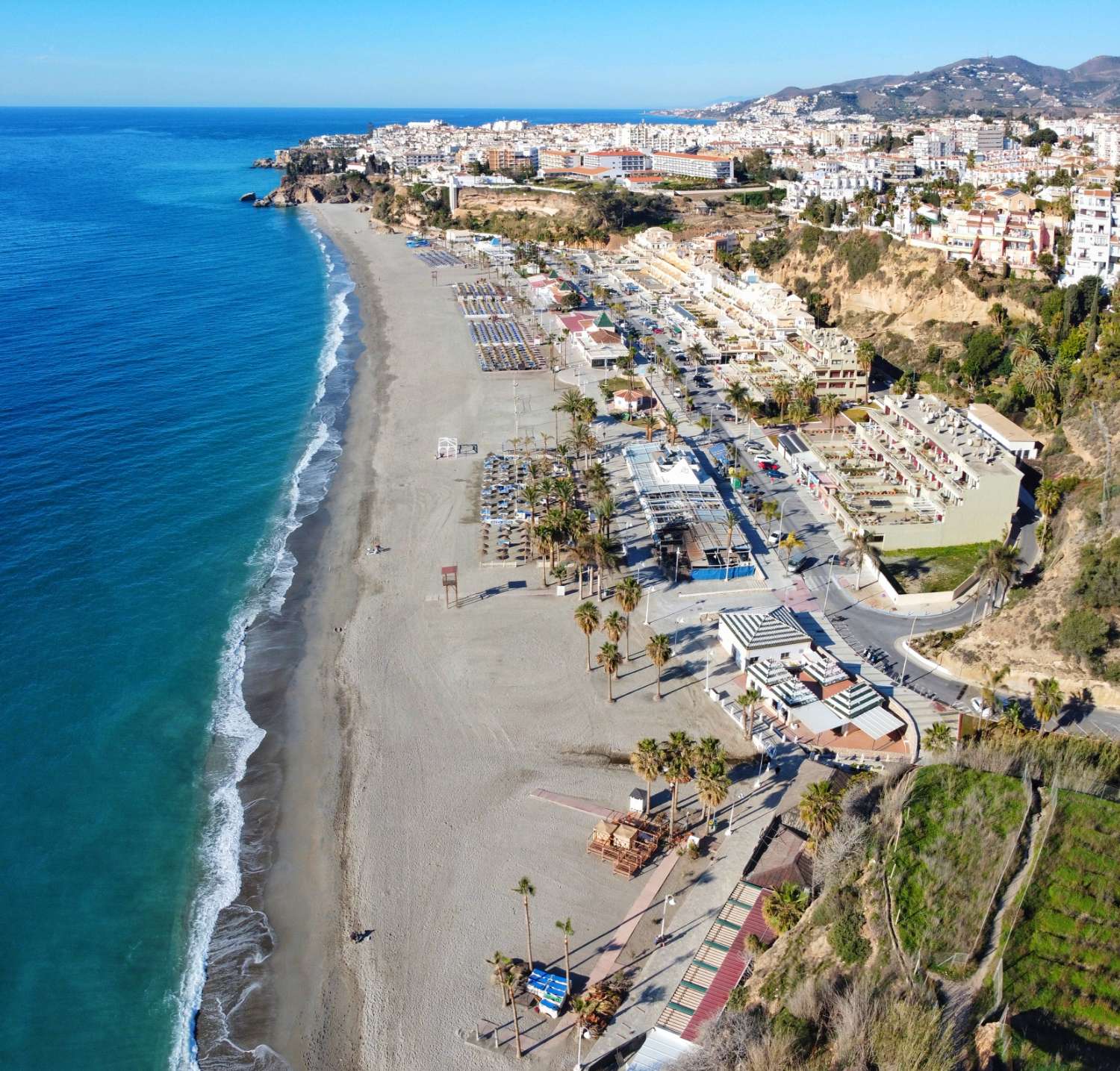 Charming Townhouse with Communal Pool, Walking Distance to Burriana Beach in Nerja