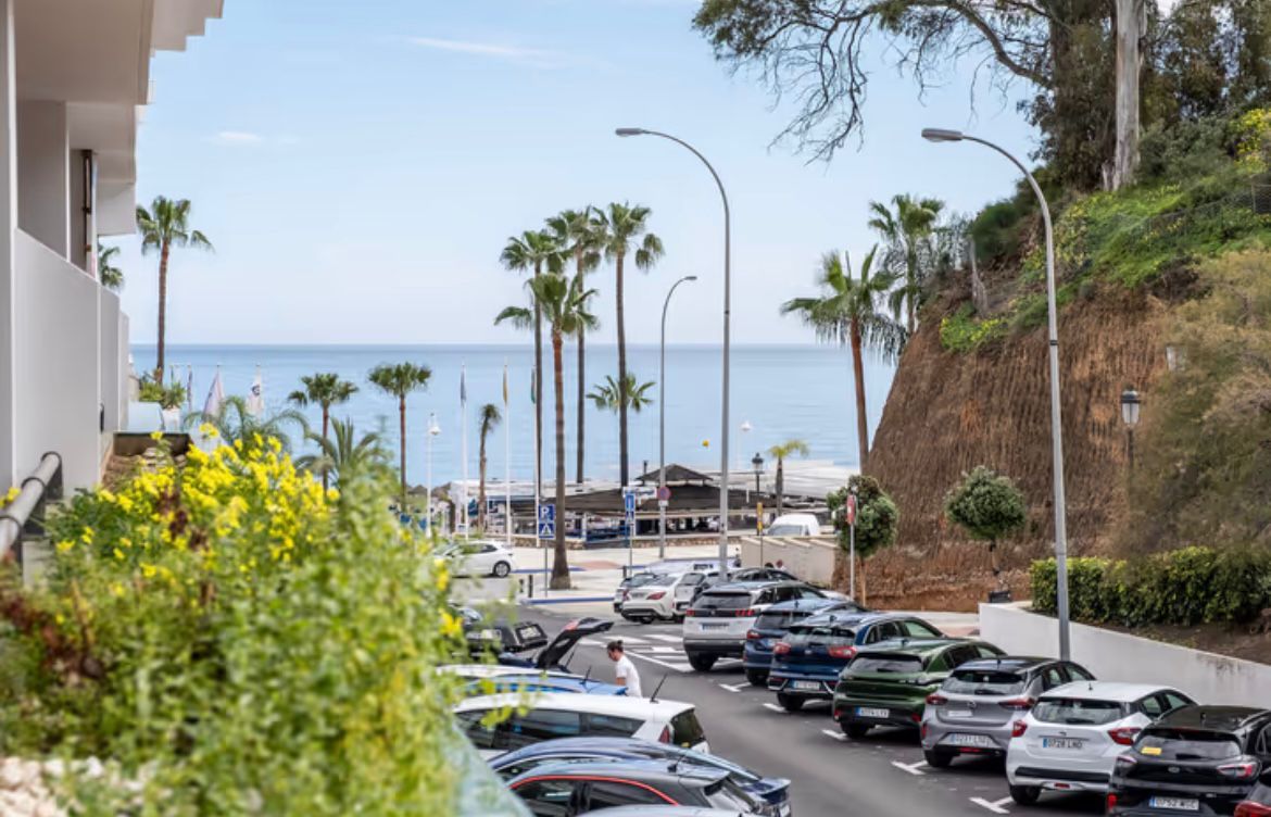 A beautifully presented one-bedroom apartment just meters from the famous Burriana Beach in Nerja.