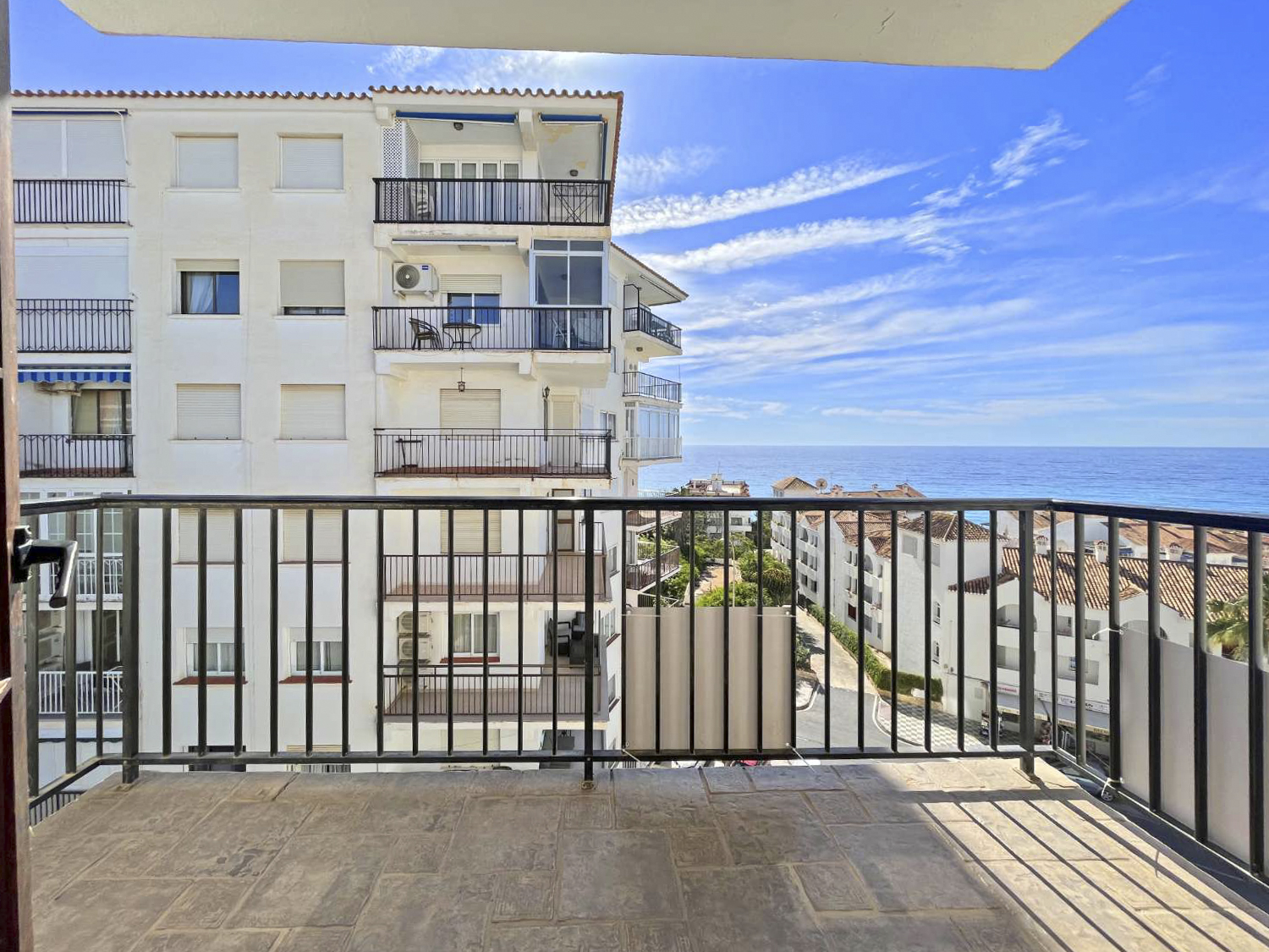 Top floor apartment for sale situated in Nerja